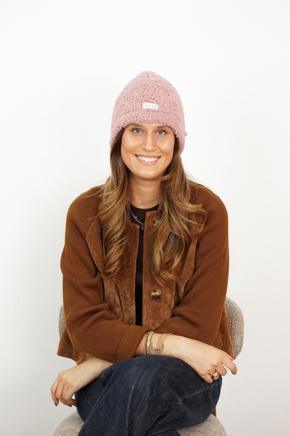 Gorro Kalt, estampado en terracota, blanco, naranja, vista frontal — De La Mur