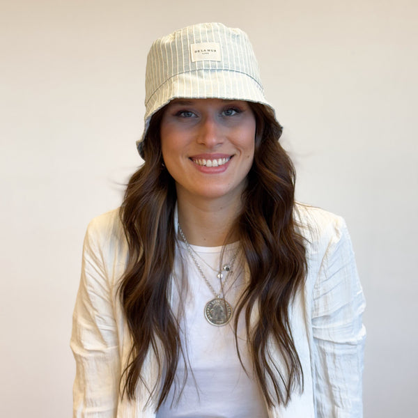 Gorro City, estampado en beige, negro, marrón, vista frontal — De La Mur