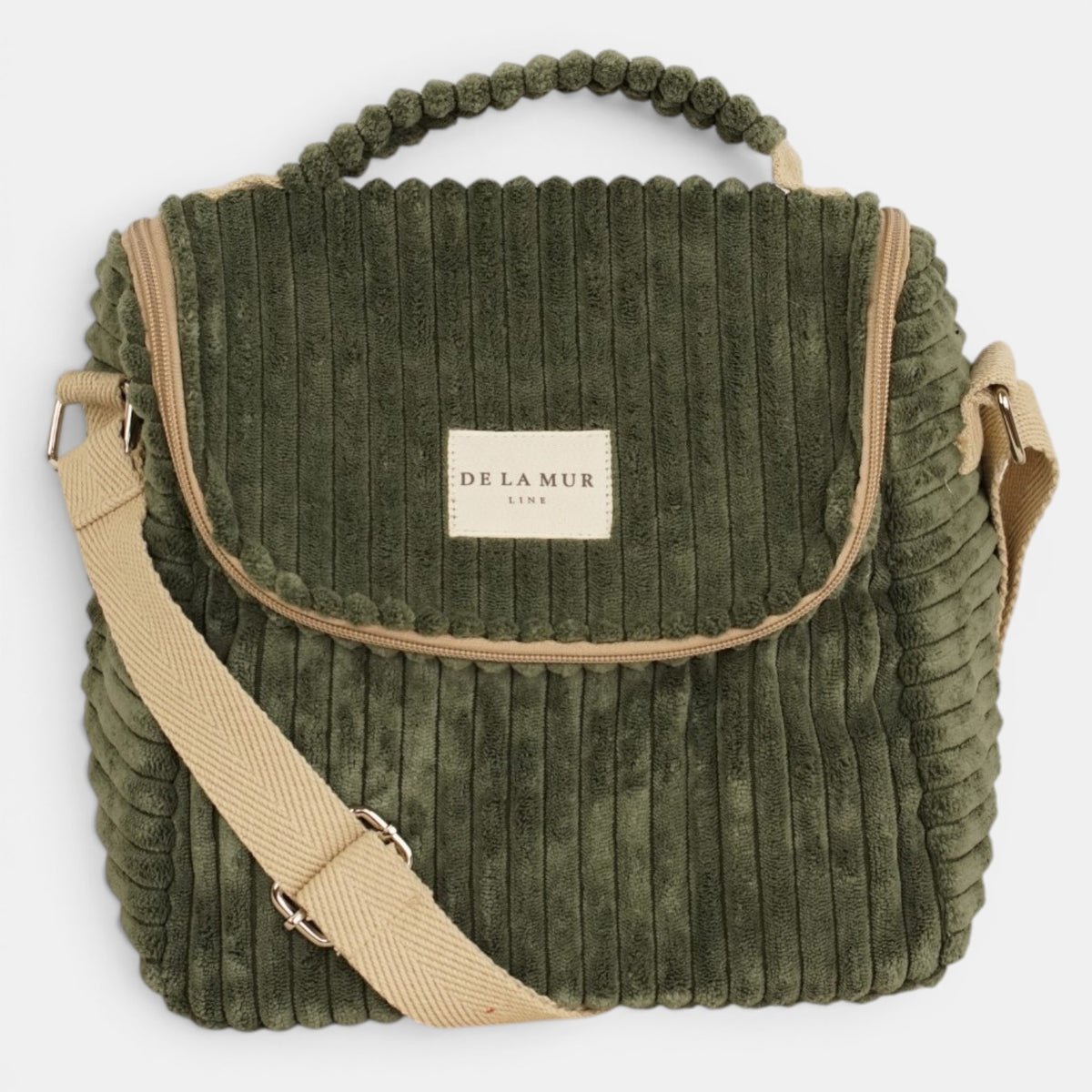 Bolso Musgo, acabado verde musgo, detalle del estampado y el material — De La Mur