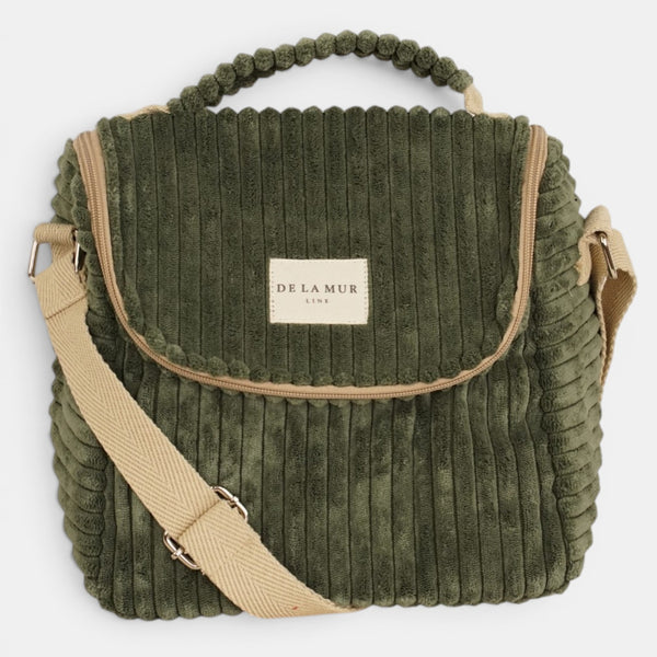 Bolso Musgo, acabado verde musgo, detalle del estampado y el material — De La Mur