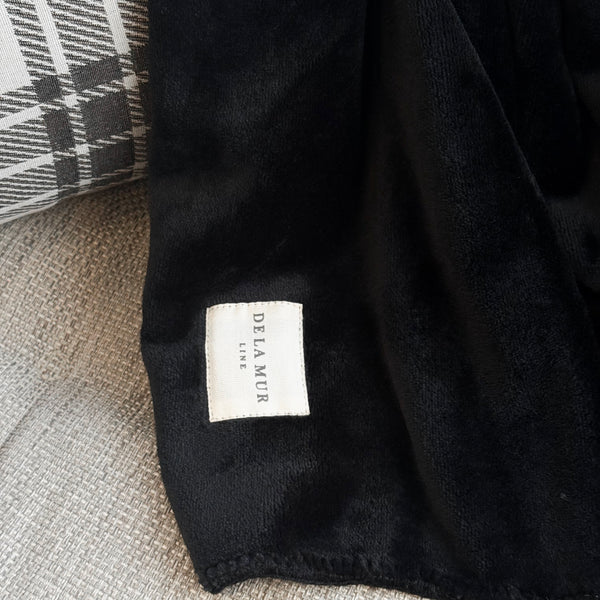 camino de mesa Noir, acabado negro, detalle del producto — De La Mur