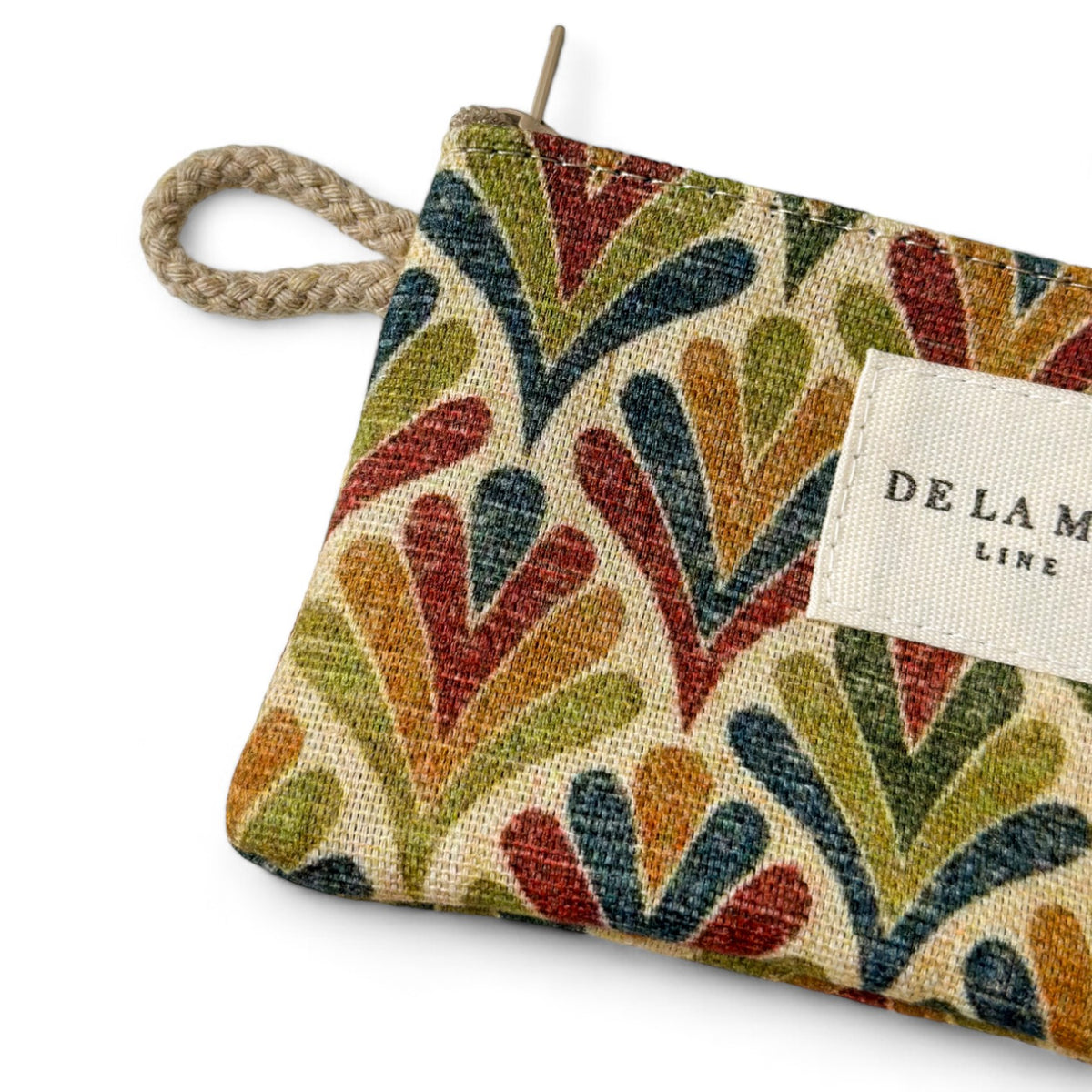 Monedero Mira, estampado en amarillo, naranja, rojo, vista en uso — De La Mur