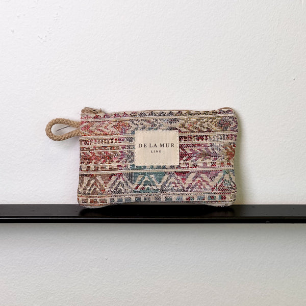 Monedero Sira, estampado en beige, marrón, negro, vista frontal — De La Mur