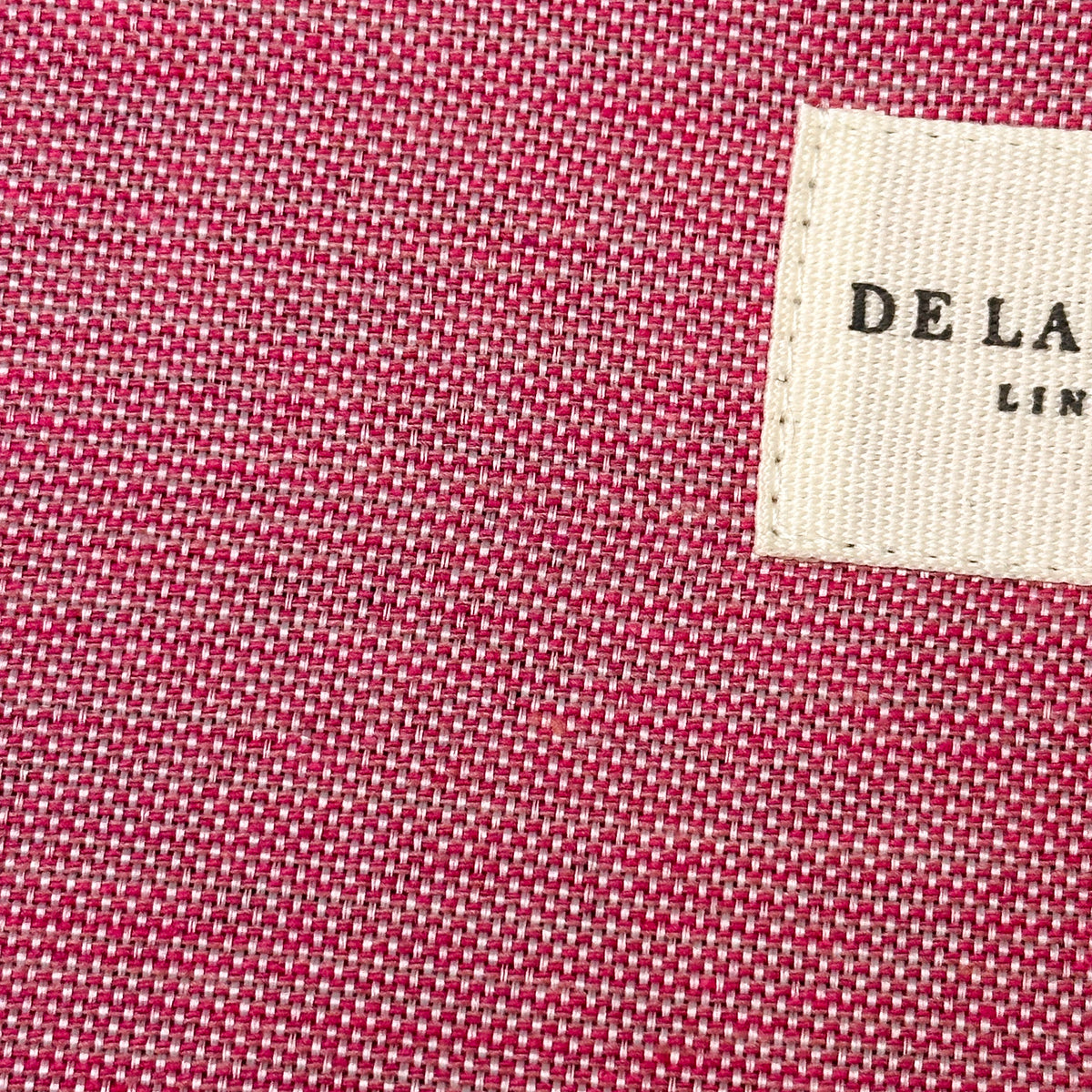 Monedero Fam, estampado en rojo, blanco, morado, detalle del material y el acabado — De La Mur