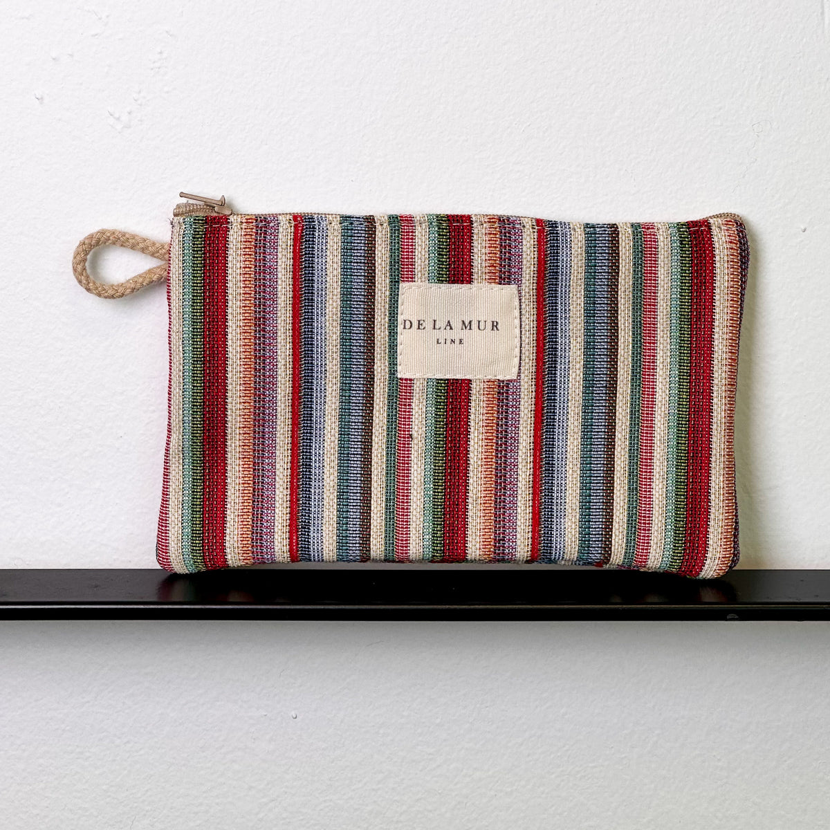 Monedero Lari, estampado en rojo, beige, negro, vista frontal — De La Mur