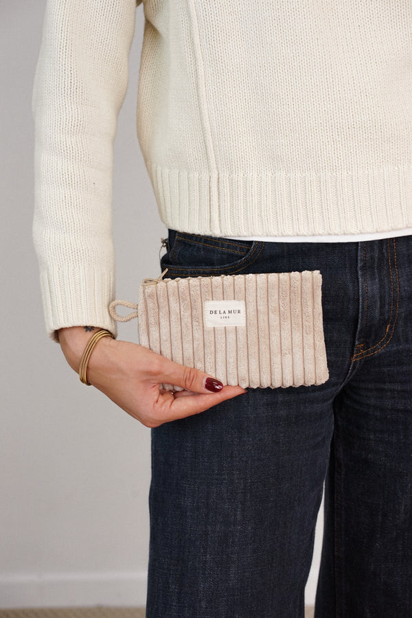 Monedero Moka, estampado en blanco, beige, naranja, detalle del estampado y el material — De La Mur