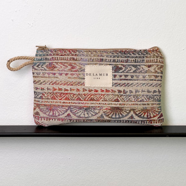 Monedero Sira, estampado en beige, marrón, negro, vista frontal — De La Mur