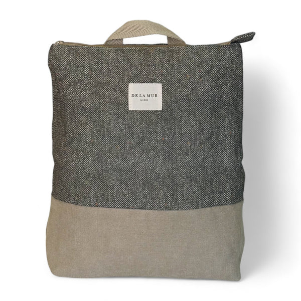 Zaino Punti, stampa in grigio, beige e marrone, vista frontale — De La Mur