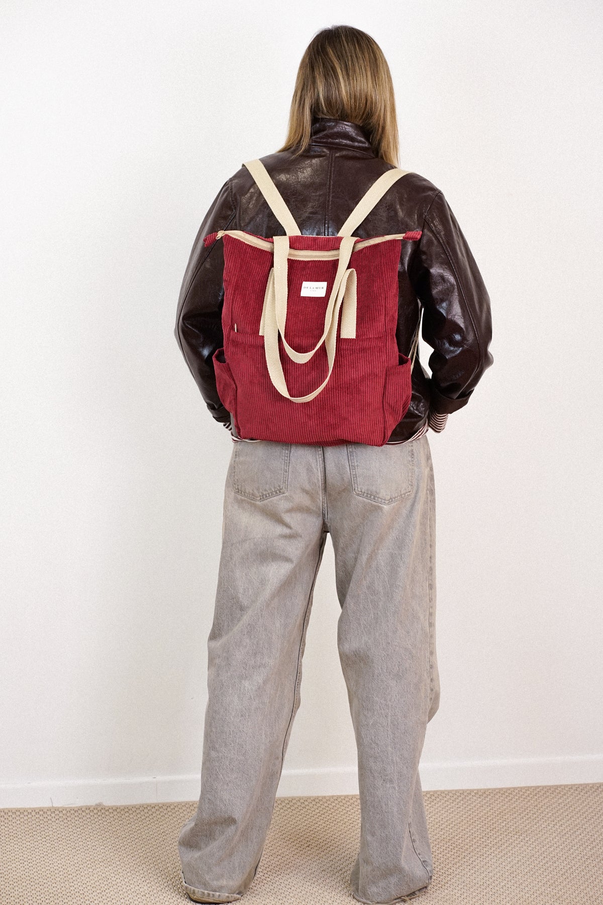 Bolso Arde, estampado en rojo, beige, blanco, vista frontal — De La Mur