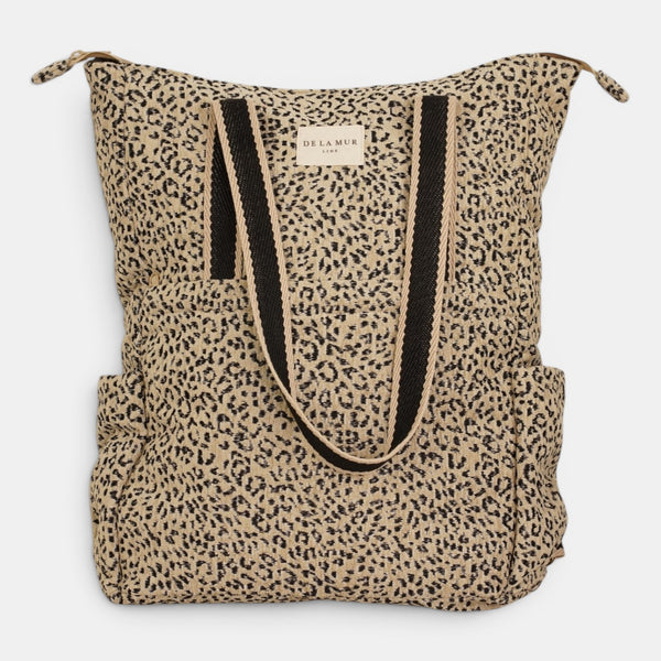 Bolso Koto, estampado en blanco, negro, beige, detalle del estampado y el material — De La Mur