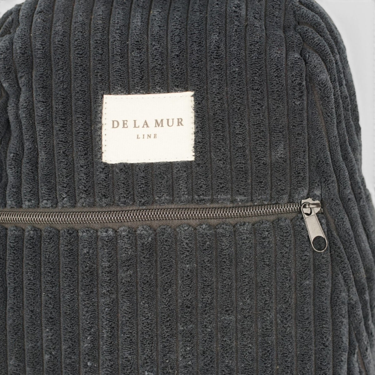 mochila Curly, estampado en beige, blanco, azul, detalle del producto — De La Mur