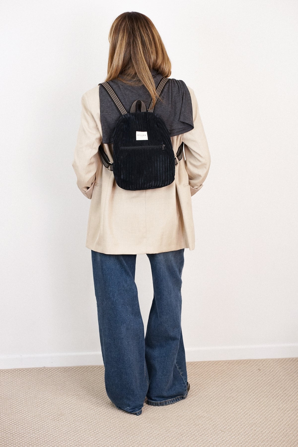 mochila Curly, estampado en beige, blanco, azul, vista frontal — De La Mur