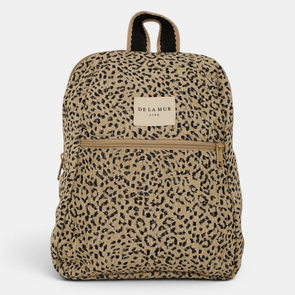 mochila Koto, estampado en negro, blanco, azul, detalle del estampado y el material — De La Mur