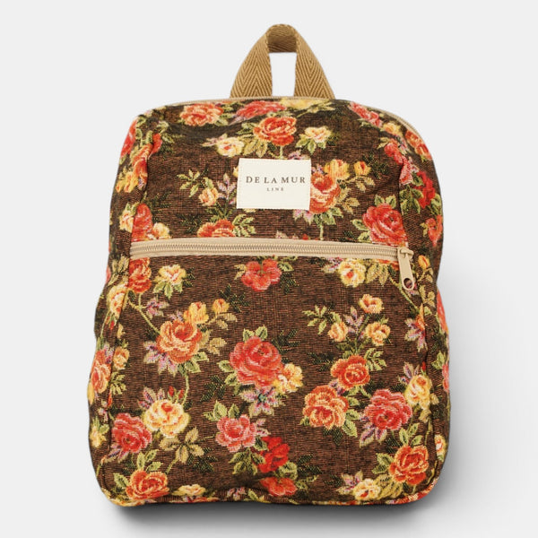 mochila Pepi, estampado en naranja, blanco, terracota, detalle del estampado y el material — De La Mur