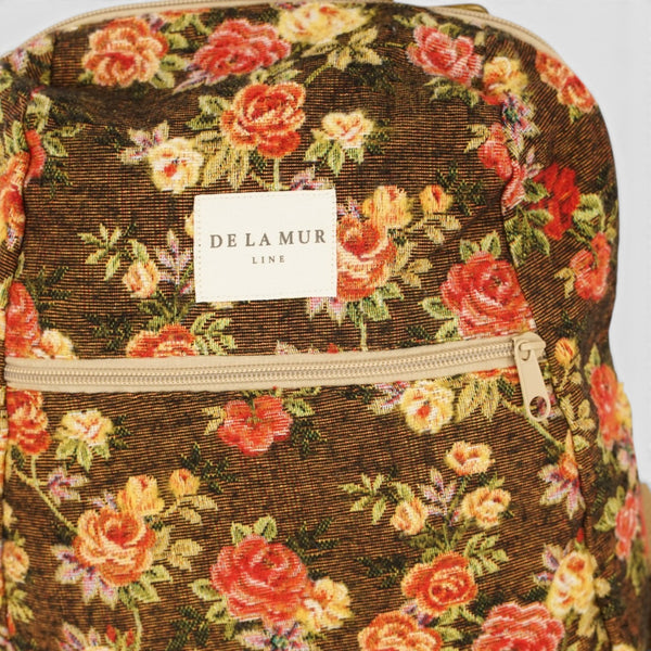 mochila Pepi, estampado en naranja, blanco, terracota, detalle del producto — De La Mur