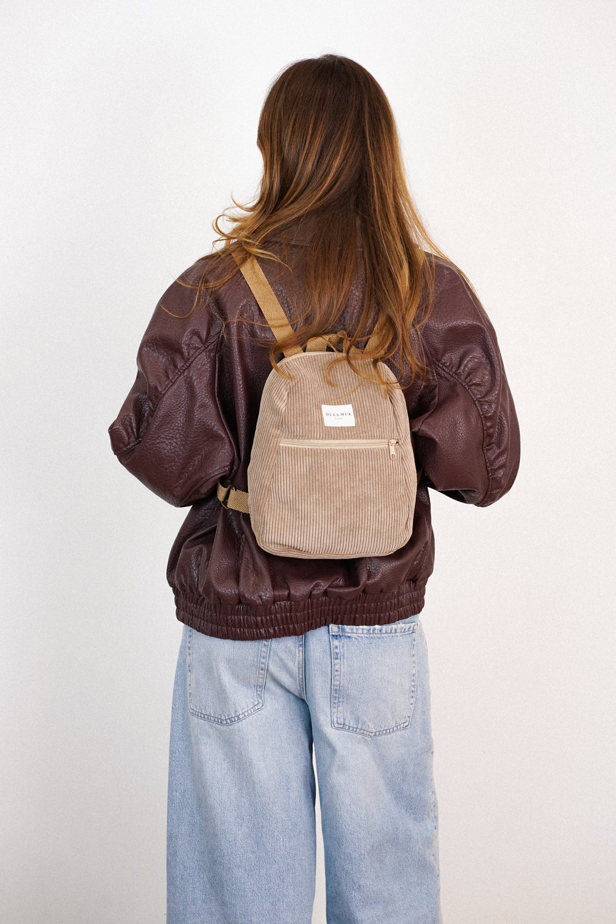 mochila Toast, estampado en rojo, blanco, beige, vista frontal — De La Mur