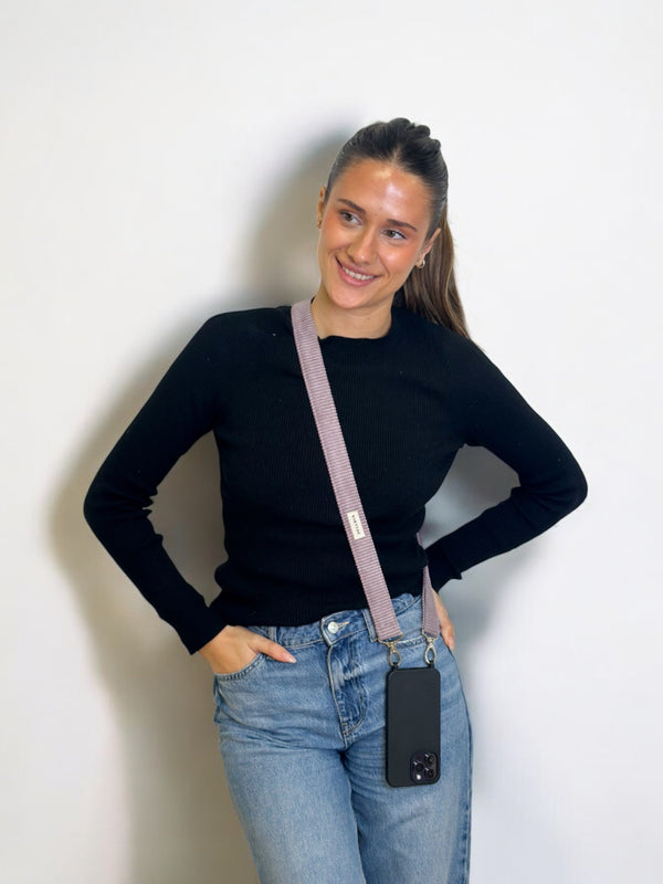 Bolso Lavanda, estampado en azul, negro, gris, vista en uso — De La Mur