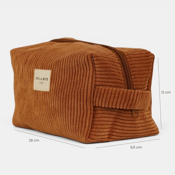 Neceser mediano Barro, estampado en blanco, terracota, naranja, vista en uso — De La Mur