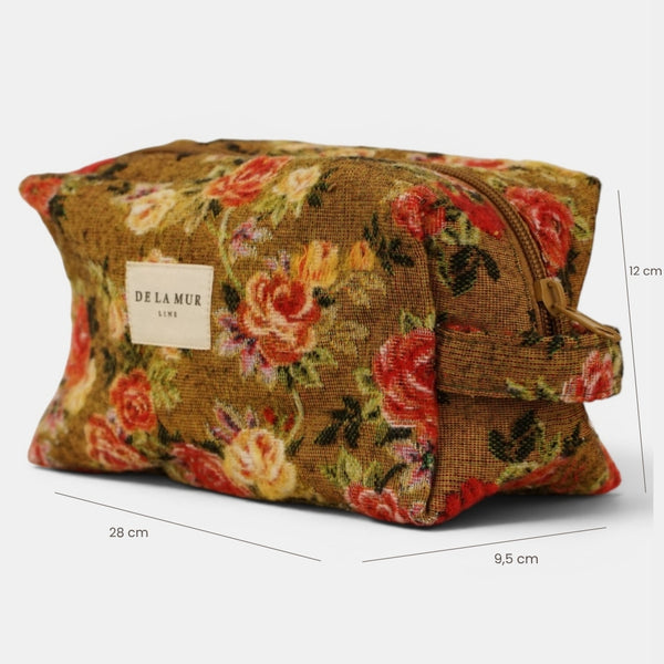 Neceser mediano Esme, estampado en blanco, naranja, terracota, vista en uso — De La Mur
