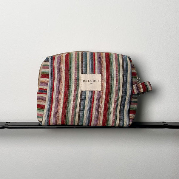 Neceser mediano Lari, estampado en gris, rojo, beige, vista frontal — De La Mur