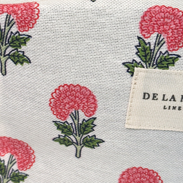 Neceser mediano Naha, estampado en rojo, beige, gris, detalle del producto — De La Mur