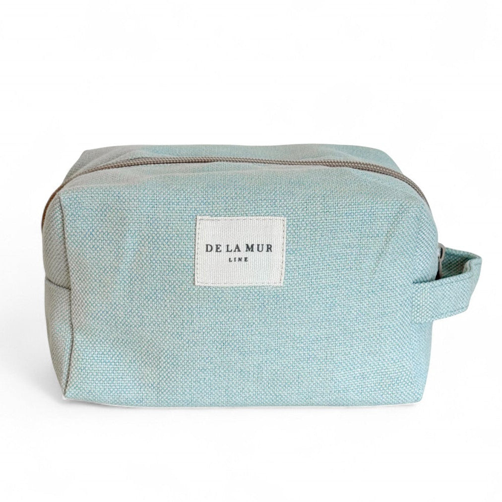 Neceser mediano Turki, estampado en azul, blanco, marrón, vista frontal — De La Mur