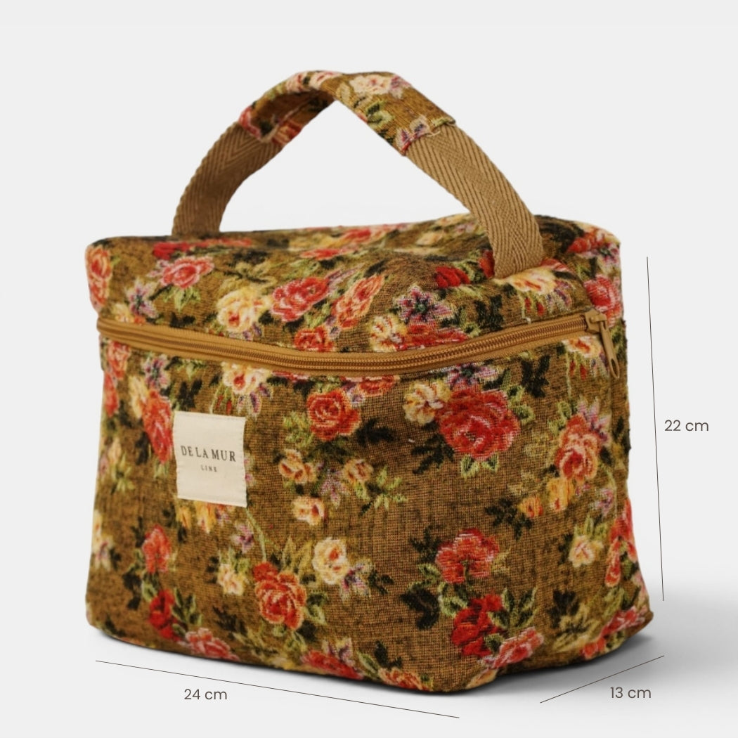 Neceser Esme, estampado en naranja, blanco, terracota, vista en uso — De La Mur