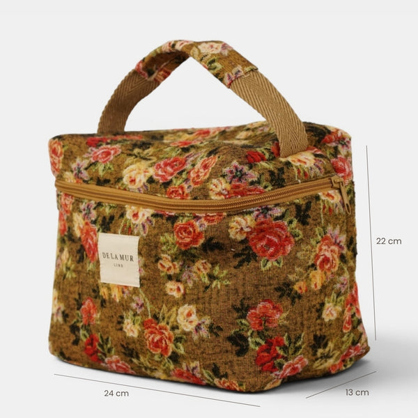 Neceser Esme, estampado en naranja, blanco, terracota, vista en uso — De La Mur