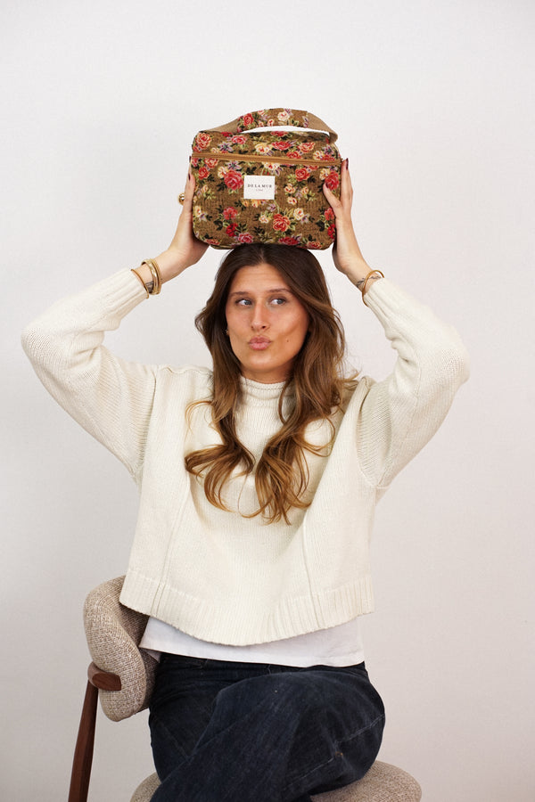 Neceser Esme, estampado en naranja, blanco, terracota, detalle del producto — De La Mur