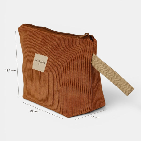 Neceser Barro, estampado en blanco, terracota, naranja, vista en uso — De La Mur