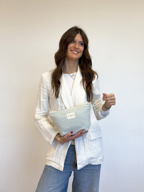 Neceser City, estampado en gris, blanco, beige, vista en uso — De La Mur