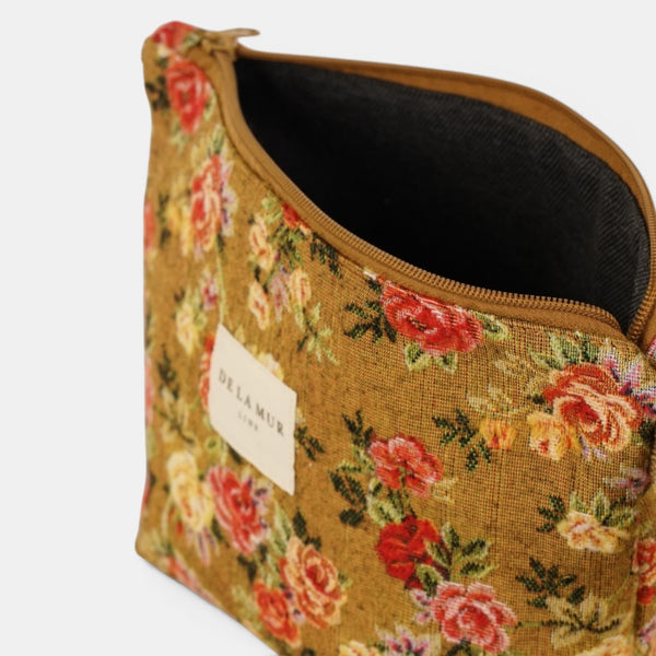 Neceser Esme, estampado en blanco, naranja, terracota, detalle del material y el acabado — De La Mur