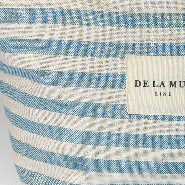 Neceser Lur, estampado en azul, turquesa, gris, detalle del material y el acabado — De La Mur
