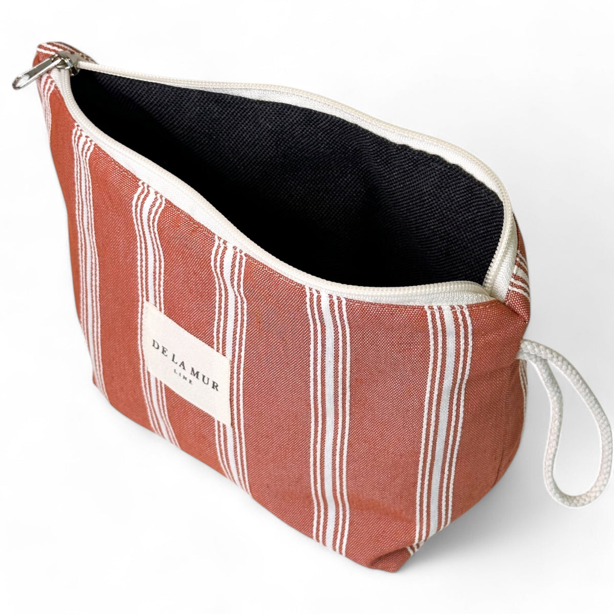 Neceser Mineo, estampado en rojo, beige, blanco, detalle del producto — De La Mur