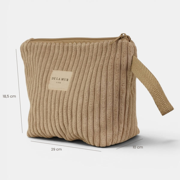Neceser Moka, estampado en blanco, naranja, beige, vista en uso — De La Mur