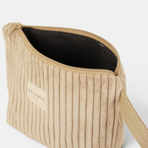 Neceser Moka, estampado en blanco, naranja, beige, detalle del material y el acabado — De La Mur