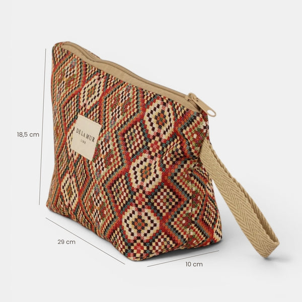 Neceser Otto, estampado en blanco, marrón, rojo, vista en uso — De La Mur