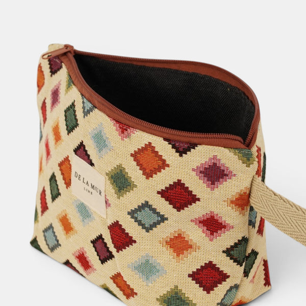 Neceser Zac, estampado en blanco, naranja, amarillo, detalle del material y el acabado — De La Mur