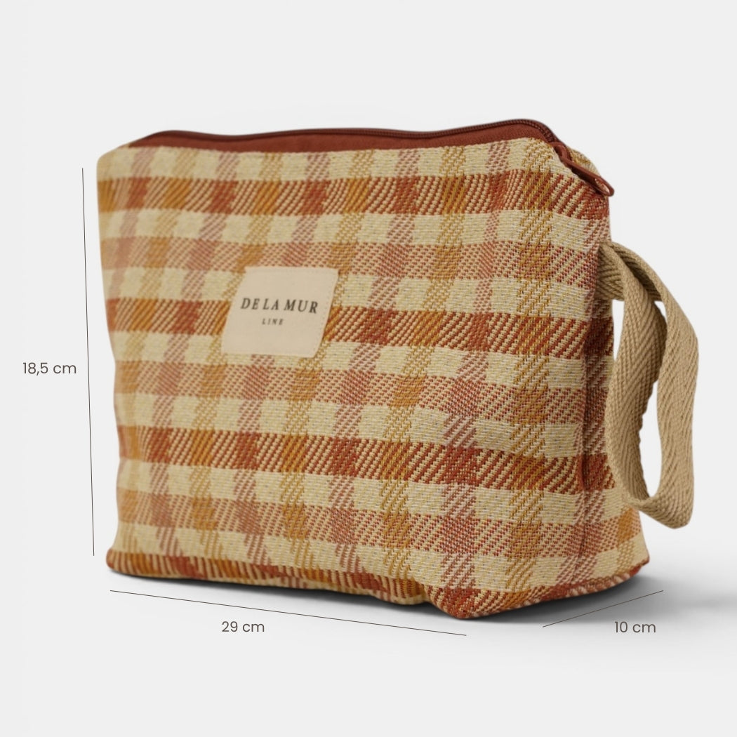 Neceser Zia, estampado en blanco, naranja, terracota, vista en uso — De La Mur