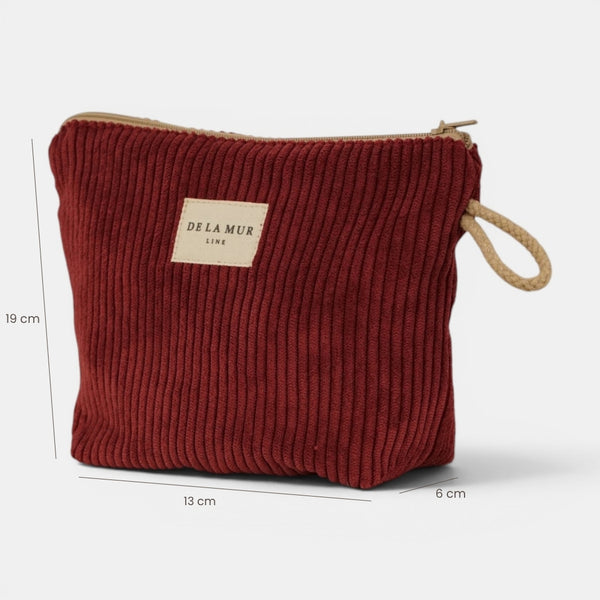 Neceser Arde, estampado en rojo, blanco, vista en uso — De La Mur