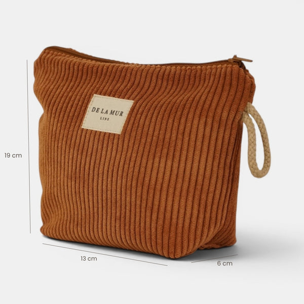 Neceser Barro, estampado en terracota, blanco, naranja, vista en uso — De La Mur