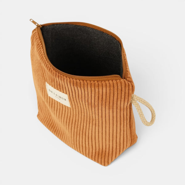 Neceser Barro, estampado en terracota, blanco, naranja, detalle del estampado y el material — De La Mur