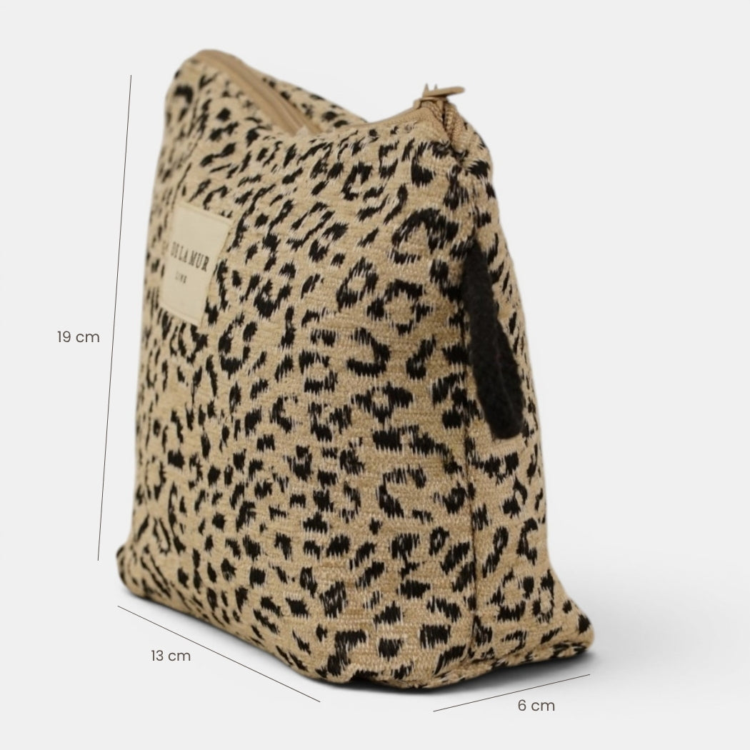 Neceser Koto, estampado en blanco, marrón, beige, detalle del estampado y el material — De La Mur