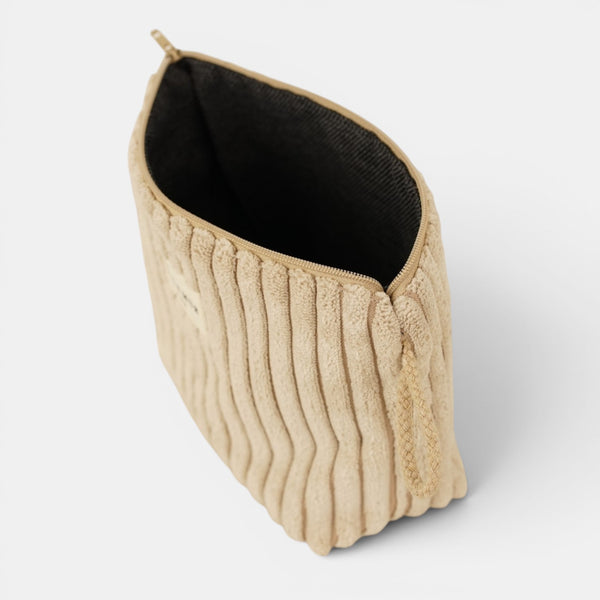 Neceser Moka, estampado en blanco, marrón, beige, detalle del estampado y el material — De La Mur