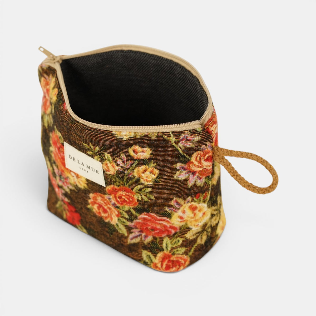 Neceser Pepi, estampado en blanco, naranja, terracota, detalle del estampado y el material — De La Mur