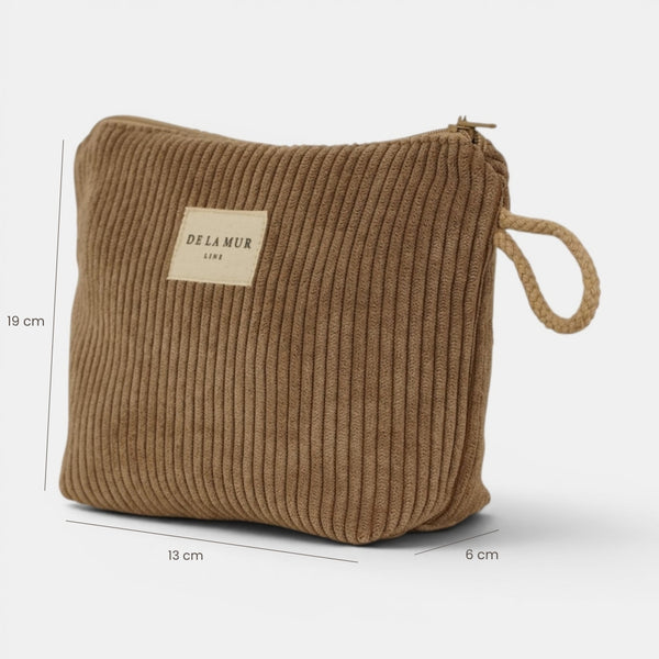 Neceser Toast, estampado en blanco, marrón, naranja, vista en uso — De La Mur