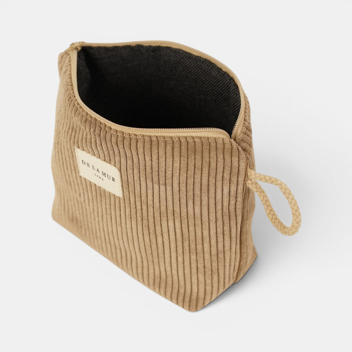 Neceser Toast, estampado en blanco, marrón, naranja, detalle del estampado y el material — De La Mur
