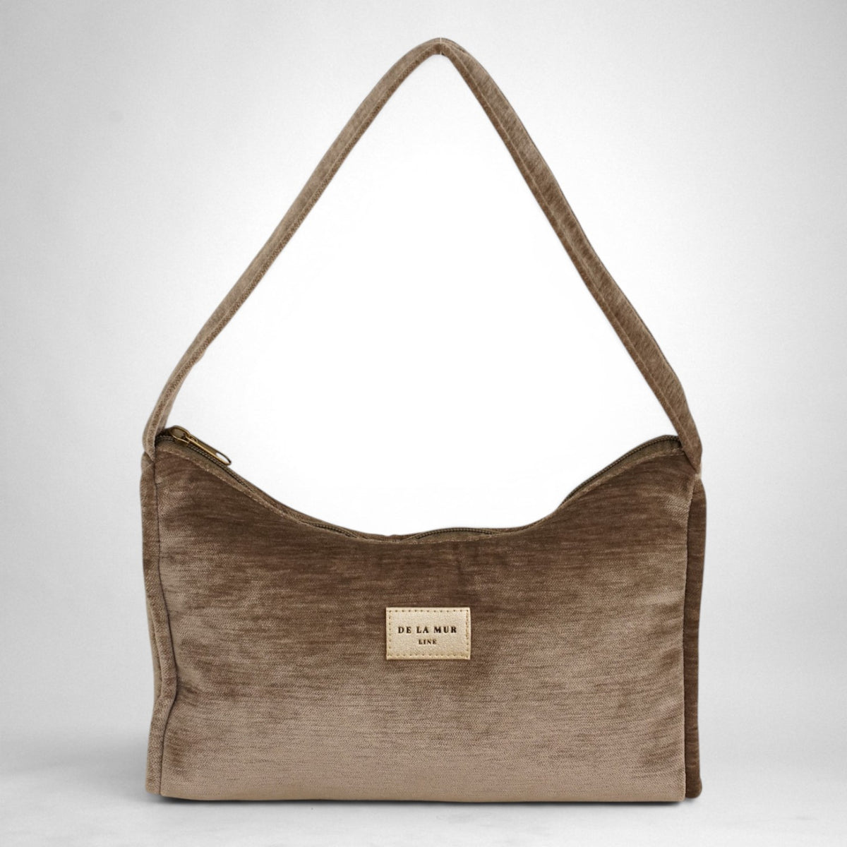 Bolso Choco, estampado en negro, gris, marrón, detalle del material y el acabado — De La Mur