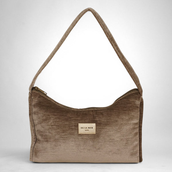 Bolso Choco, estampado en negro, gris, marrón, detalle del material y el acabado — De La Mur