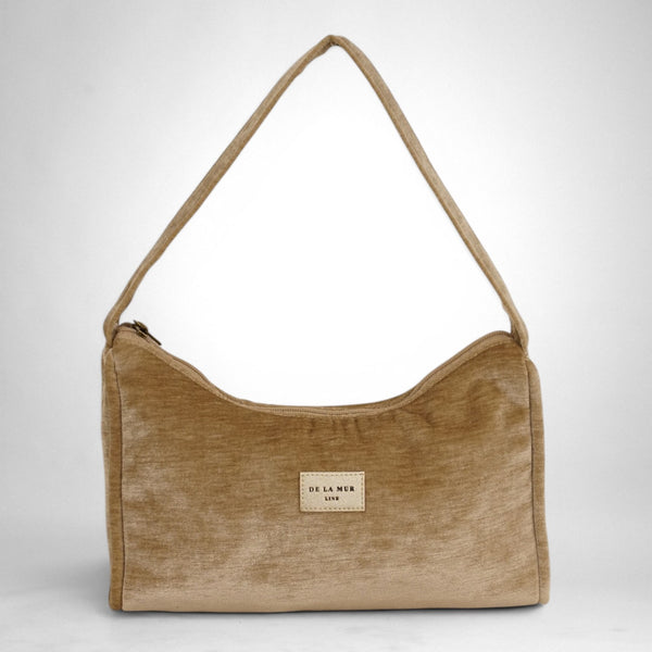 Bolso Golden, estampado en negro, azul, blanco, detalle del material y el acabado — De La Mur